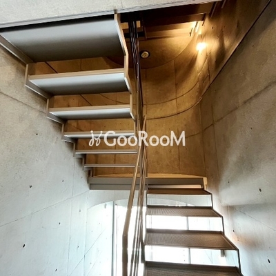 
						エスセナーリオ青葉台デュオⅠ 階段