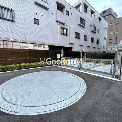 
						ラテスト白金台 駐車場