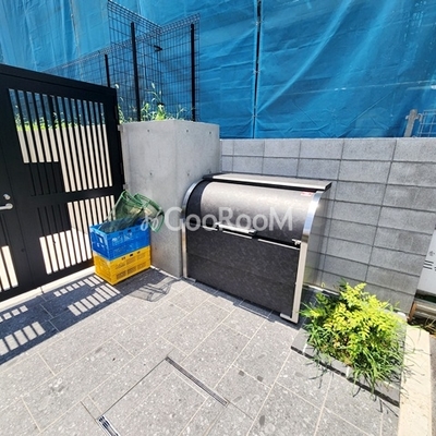 
						クレアーレ上目黒諏訪山  ゴミ置き場