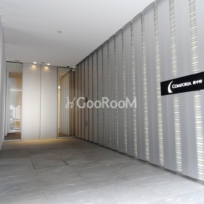 
						コンフォリア新中野 エントランス