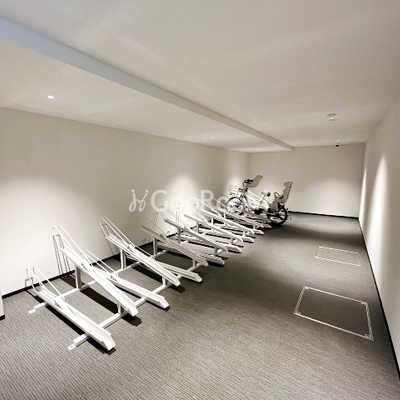 
						オルムコート四谷 駐輪場