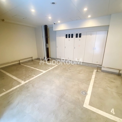 
						リーラ三鷹 駐車場