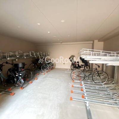 
						リーラ三鷹 駐輪場