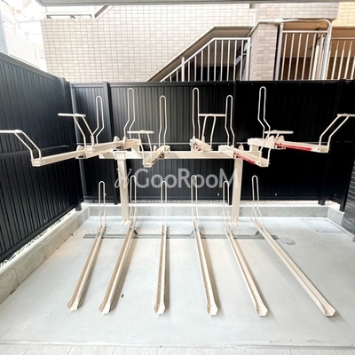 
						ソレアード早稲田 駐輪場