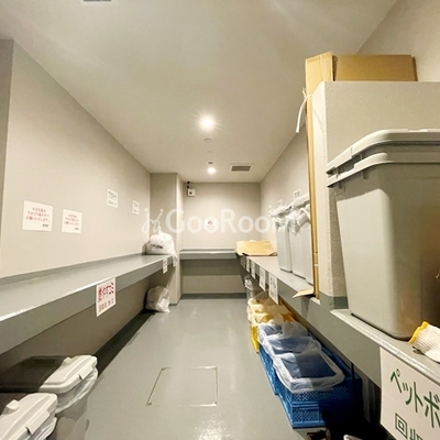 
						ソレアード早稲田 ごみ置き場