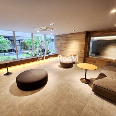 
						ラクレイス横濱関内 ロビー