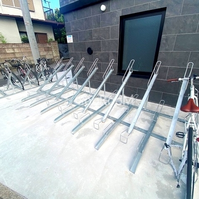 
						ジェノヴィア新高円寺 駐輪場