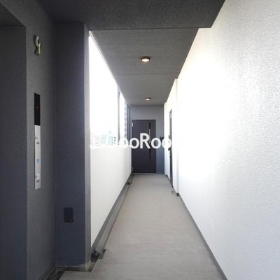 
						コンフォリア日暮里 廊下