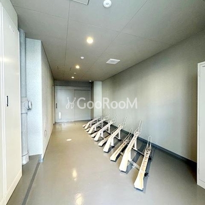 
						駒場ウエスト 駐輪場