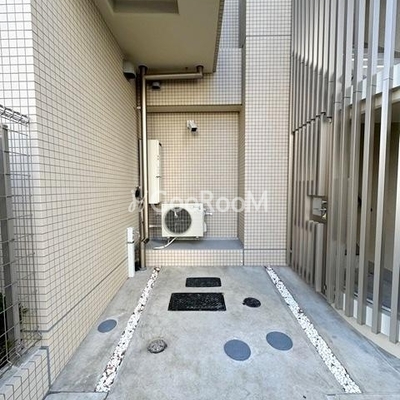 
						駒場ウエスト 駐車場