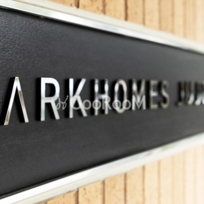 
						パークホームズ十条 看板