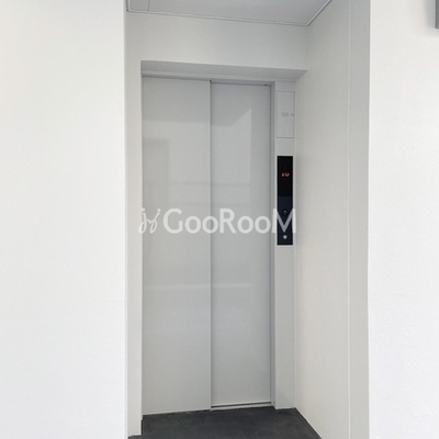 
						エレベーターホール