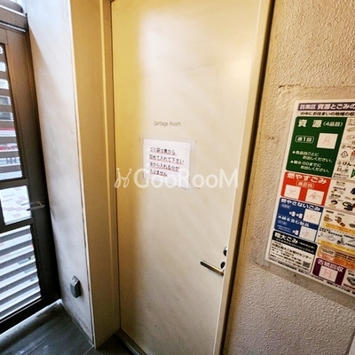 
						中目黒ウエスト 非常口