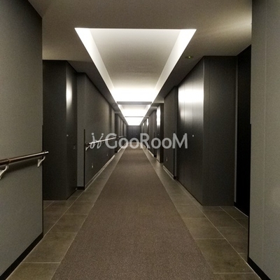 
						コンフォリア新中野 内廊下