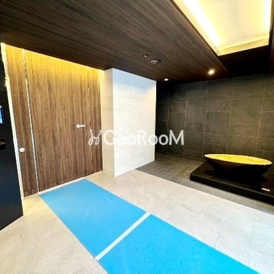 
						エレベーターホール