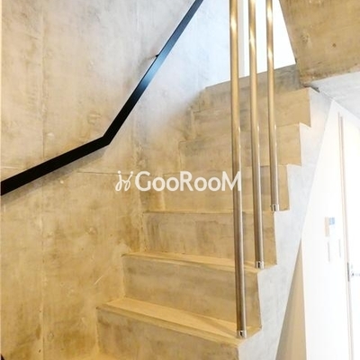 
						プライマル両国イースト 階段