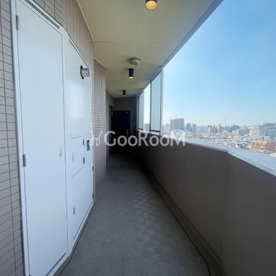 
						カスタリア荒川 廊下