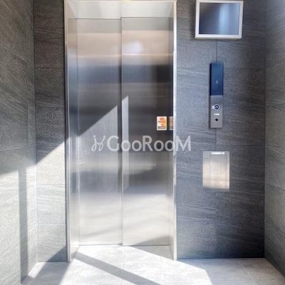 
						エレベーターホール