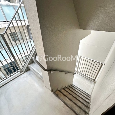 
						グランパセオ押上　階段