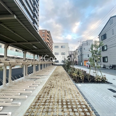 
						コンフォリア・リヴ豊洲キャナル 駐輪場