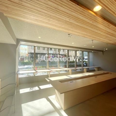 
						ザ・パークハビオSOHO横浜関内 共有部11