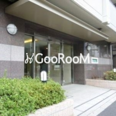 
						ルネ新宿御苑タワー エントランス