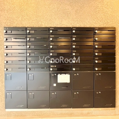 
						コンフォリア・リヴ両国イースト 郵便受け