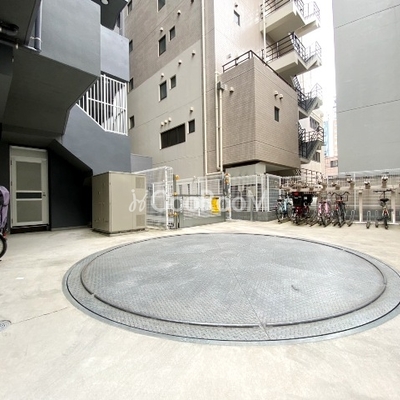 
						コンフォリア王子 駐車場