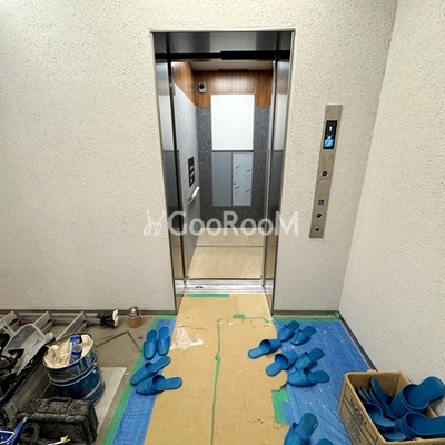 
						コスモグラシア大塚 エレベータホール