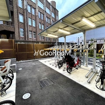 
						ラテスト白金台 駐輪場