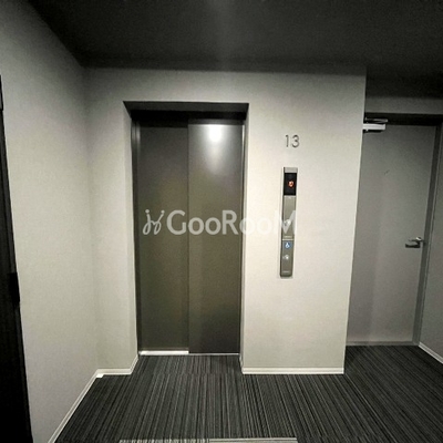 
						エレベーターホール