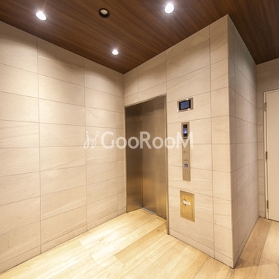 
						エレベーターホール