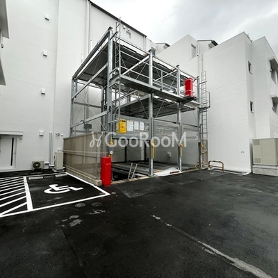 
						コンフォリア・リヴ大森西 駐車場