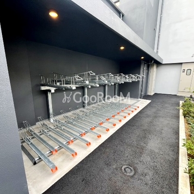 
						駐輪場