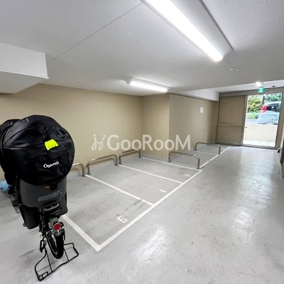 
						駐輪場