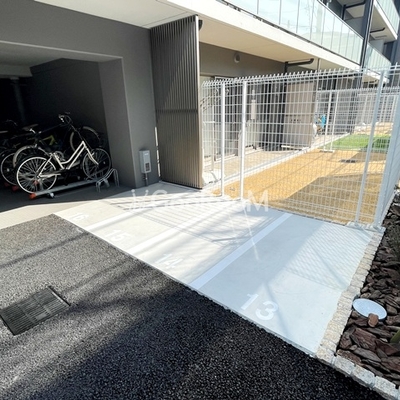 
						バイク置場2