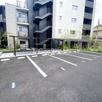 
						ロイジェント上板橋の駐車場