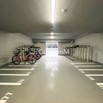 
						ロイヤルパークス赤羽ノースのバイク置場