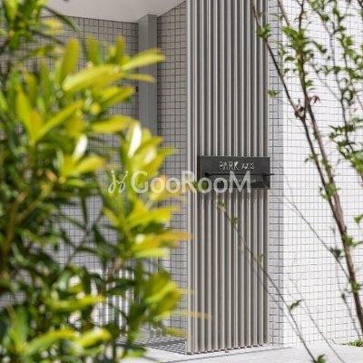 
						パークアクシス住吉ガーデンスクエアの館銘板