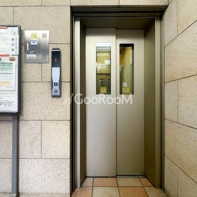 
						パラッシオ目黒不動前のエレベータホール