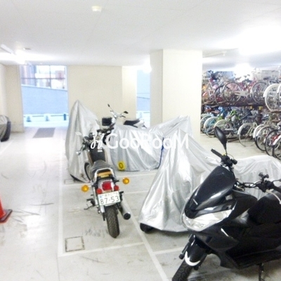 
						バイク置場