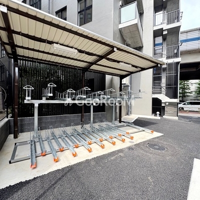 
						ルミーク三軒茶屋　駐輪場